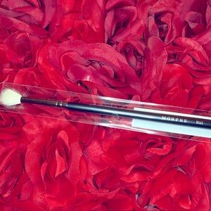 Morphe M441 Pro firm blending crease brush